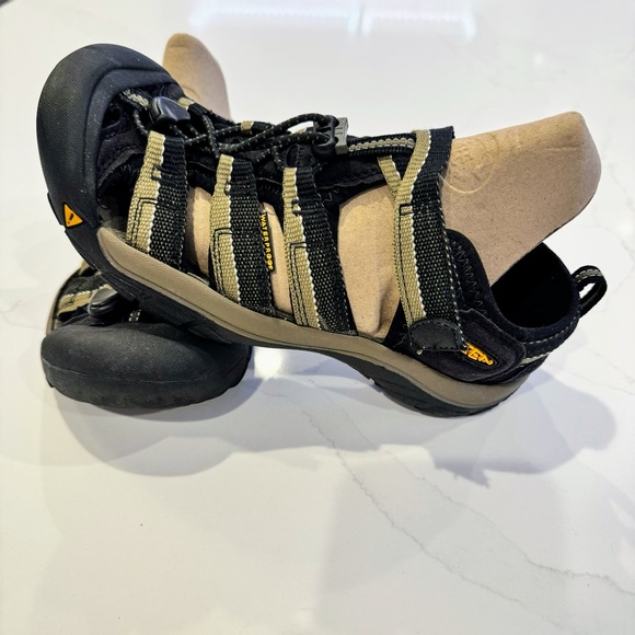 KEEN 9212-BKSG Newport H2 Waterproof Sport Outdoor Bungee Sandals KIDS US Size 5 - Picture 2 of 9